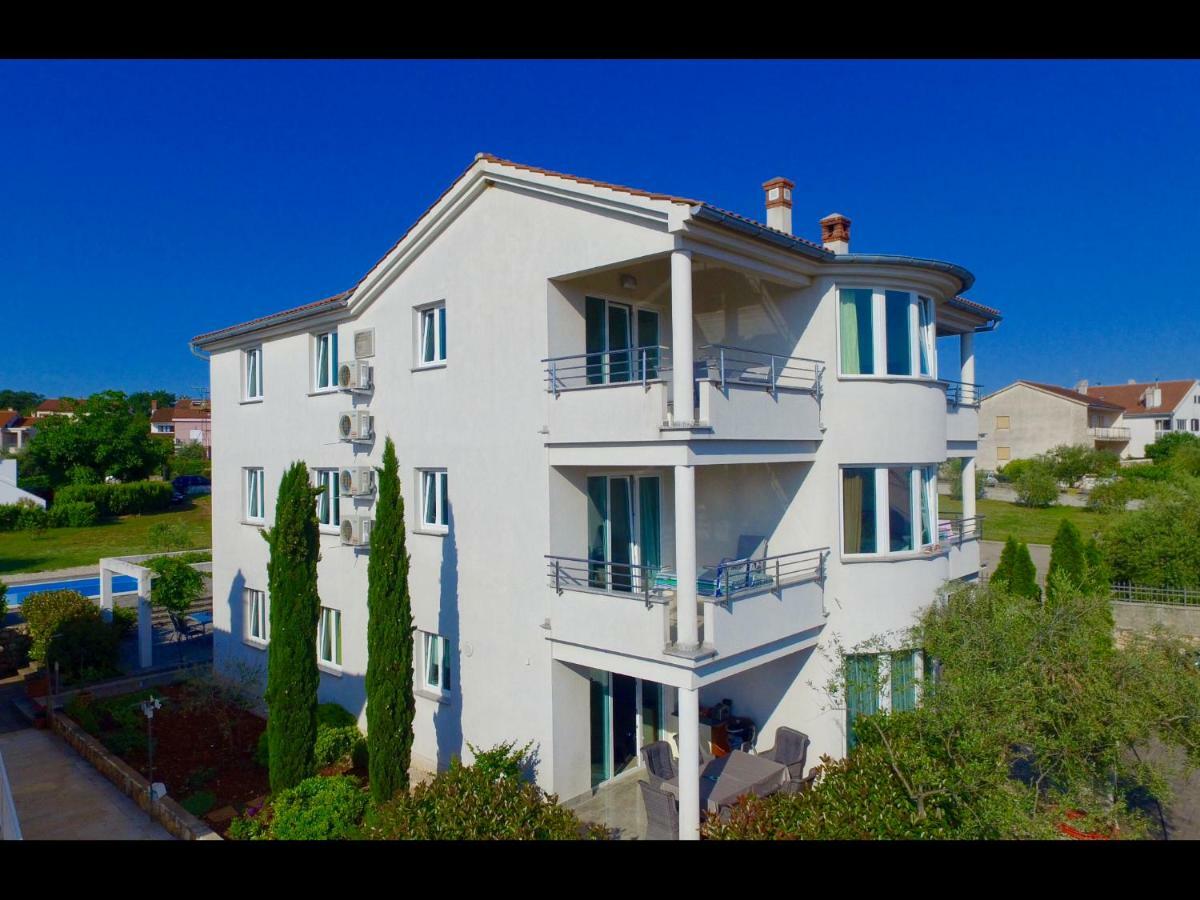 Apartments Kovacic Malinska Exterior photo